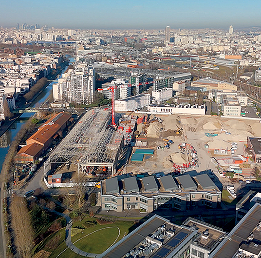 Photo prise par un drone représentant la rénovation des Halles Pouchard à Pantin