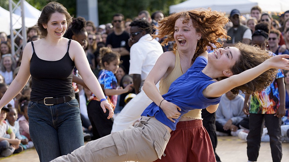 photo représentant un spectacle de danse pendant l'édition 2024 de l'événement 1km de danse