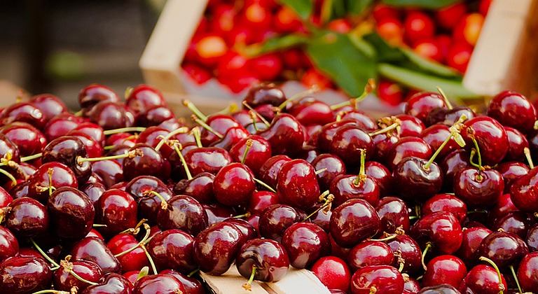 photo représentant un étal de cerises