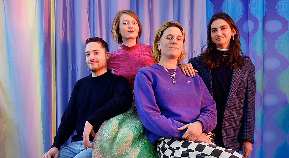 Photo de l'équipe des artistes de l'exposition Coeurs Queen Size aux Sheds