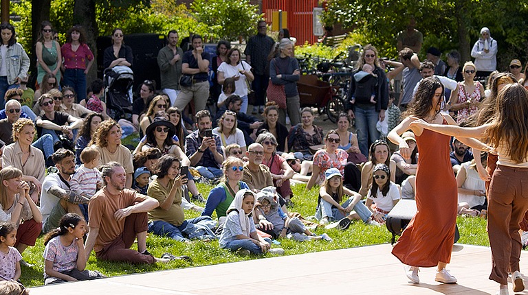 photo représentant un spectacle de danse pendant l'édition 2024 de l'événement 1km de danse